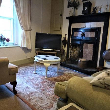 Ty Hen - Quirky Grade II Listed Cottage بلايناو-فيستينيوج المظهر الخارجي الصورة
