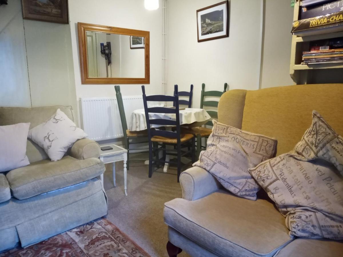 Ty Hen - Quirky Grade II Listed Cottage بلايناو-فيستينيوج المظهر الخارجي الصورة