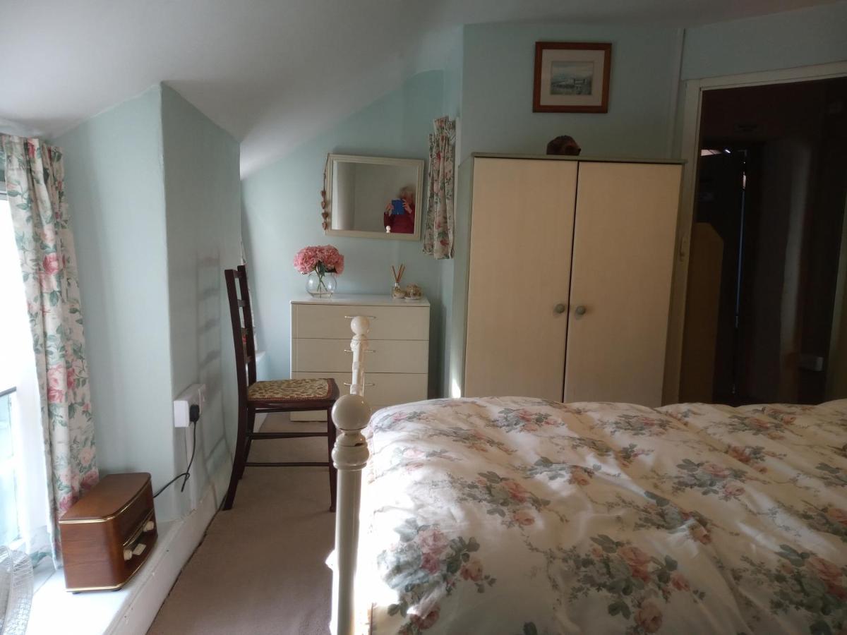 Ty Hen - Quirky Grade II Listed Cottage بلايناو-فيستينيوج المظهر الخارجي الصورة